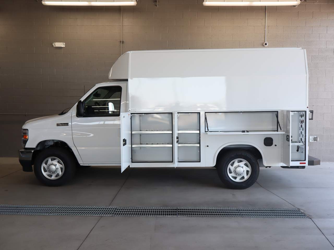 New 2026 Ford E-350 Cutaway - photo 7