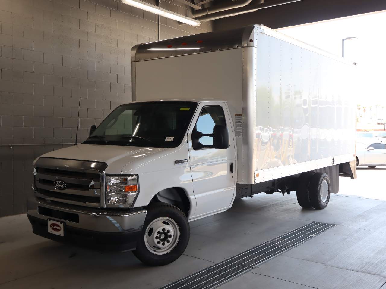 New 2027 Ford E-450 - photo 1
