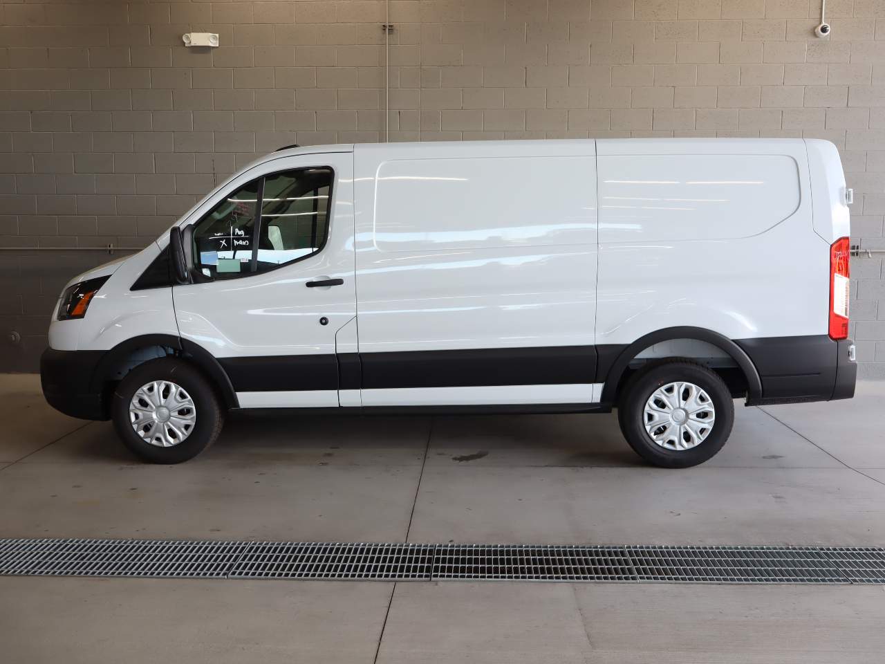 New 2027 Ford Transit 150 - photo 2