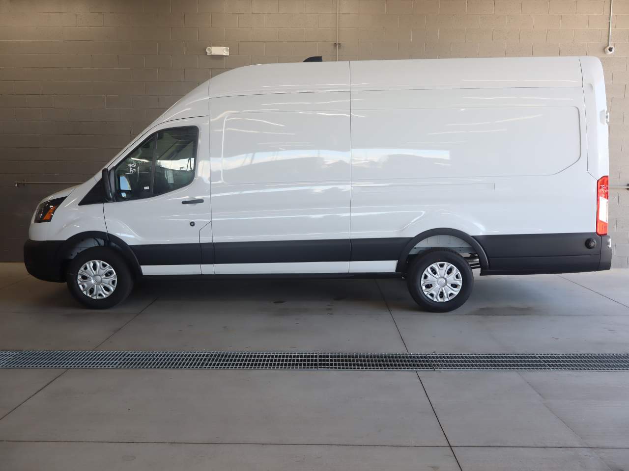 New 2027 Ford Transit 350 - photo 2