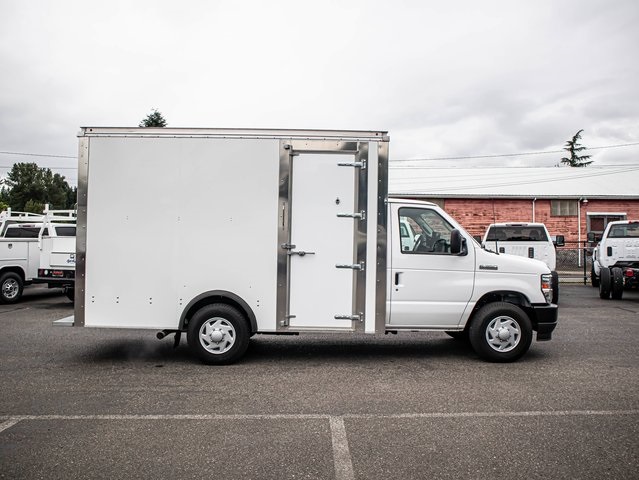 Used 2023 Ford E-350 - photo 2