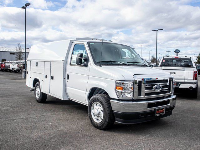 New 2025 Ford E-350 - photo 2