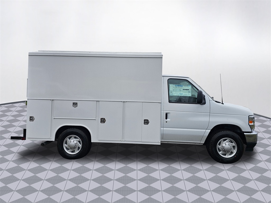 New 2026 Ford E-350 Cutaway - photo 8