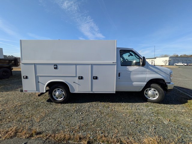 New 2026 Ford E-350 Cutaway - photo 3