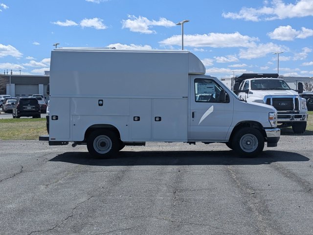 New 2026 Ford E-350 Cutaway - photo 3