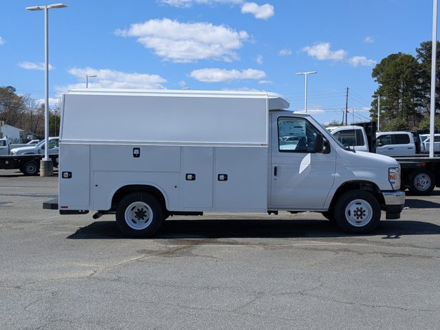 New 2027 Ford E-350 - photo 2