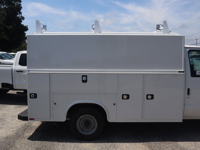 New 2026 Ford E-350 Cutaway - photo 4