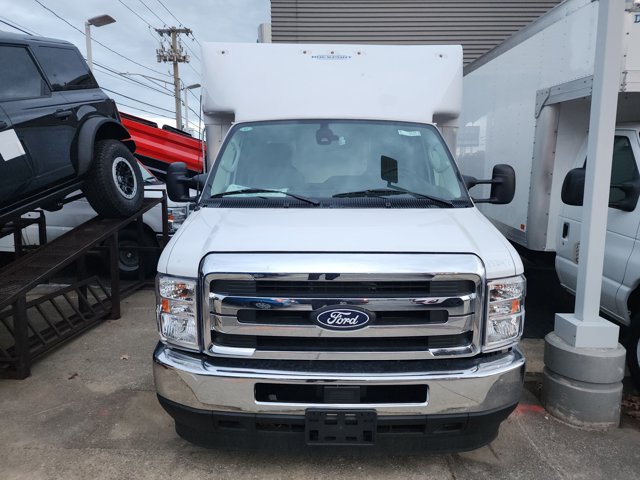 New 2026 Ford E-350 Cutaway - photo 15