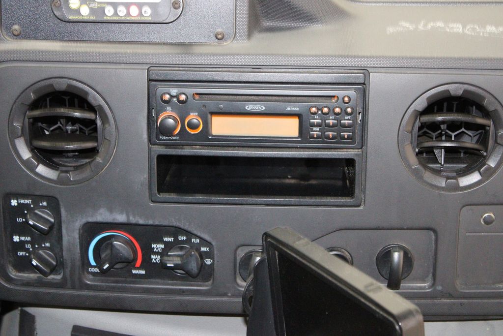 Used 2015 Ford E-450 Cutaway - photo 21