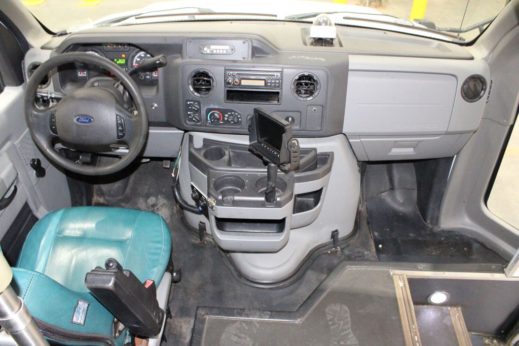 Used 2015 Ford E-450 Cutaway - photo 23