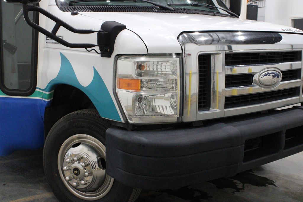 Used 2015 Ford E-450 Cutaway - photo 34