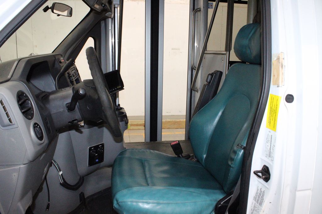 Used 2015 Ford E-450 Cutaway - photo 14