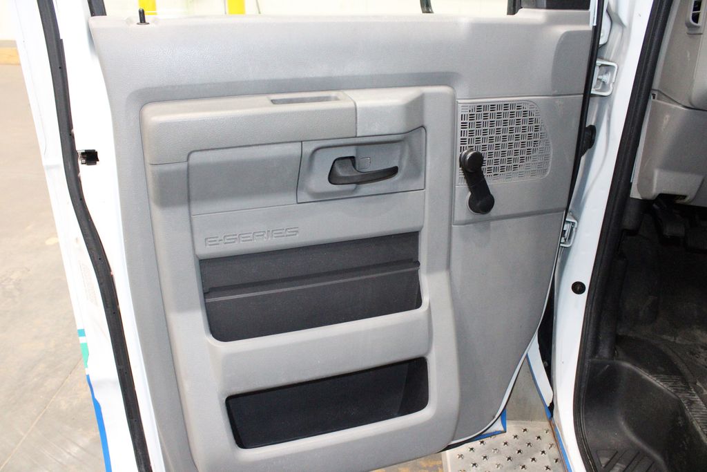 Used 2015 Ford E-450 Cutaway - photo 16