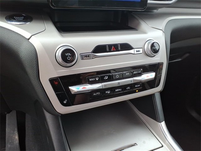 Used 2024 Ford Explorer XLT - photo 16