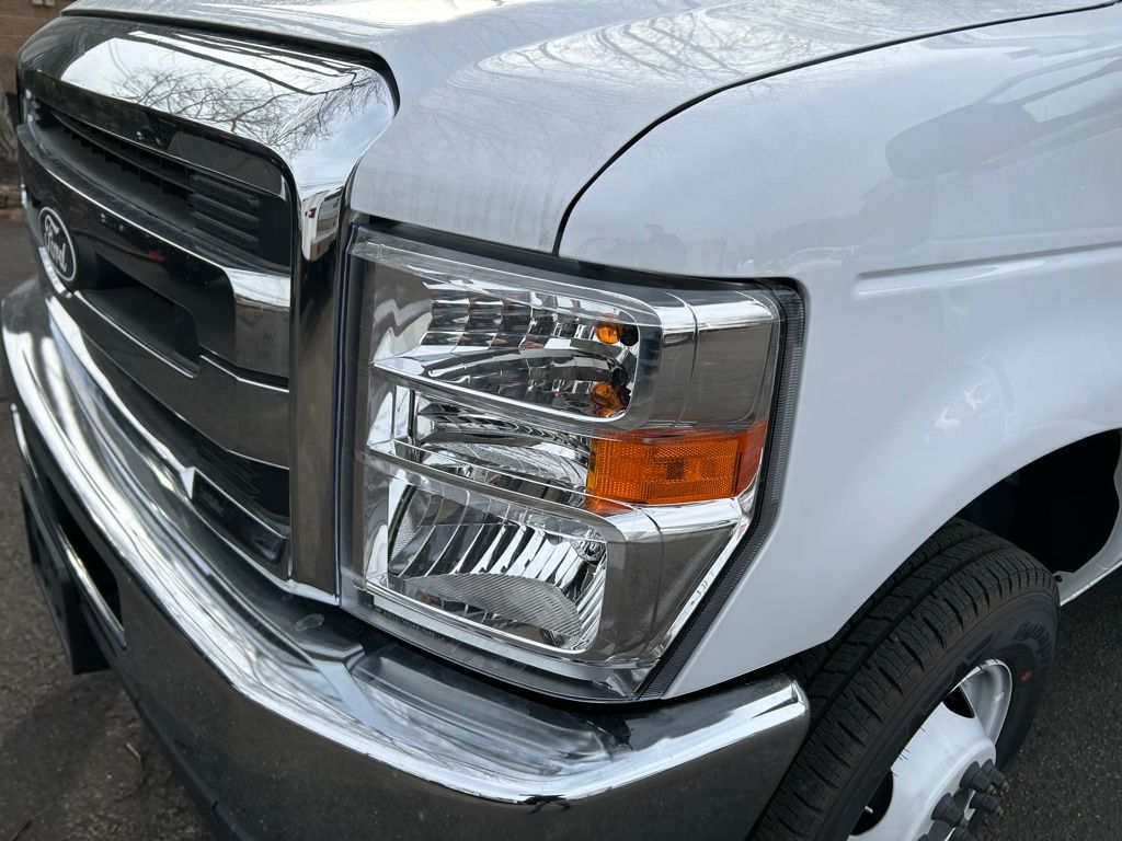 New 1996 Ford E-450 Cutaway - photo 19