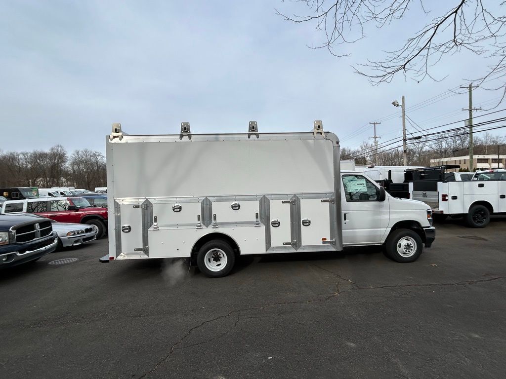 New 1996 Ford E-450 Cutaway - photo 3