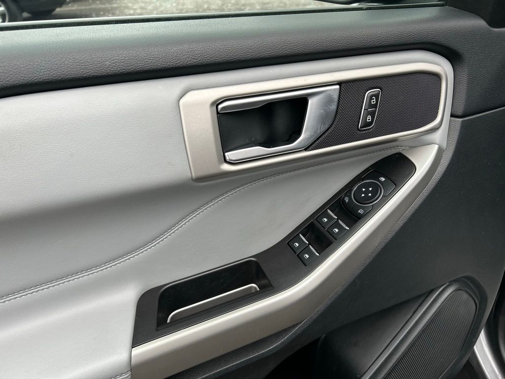 Used 2023 Ford Explorer - photo 2