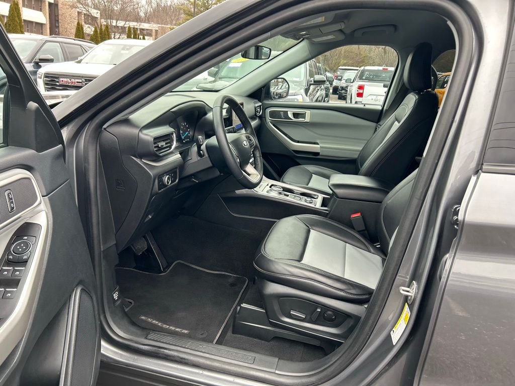 Used 2023 Ford Explorer Sport - photo 3