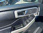 Used 2022 Ford Explorer XLT thumbnail 2