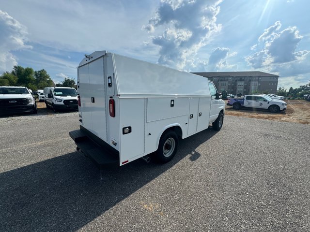 New 2026 Ford E-350 Cutaway - photo 5