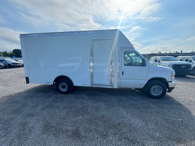 New 2027 Ford E-350 - photo 2