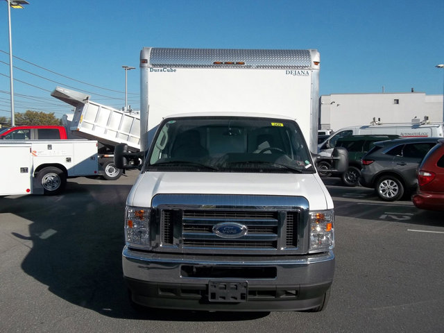 New 2025 Ford E-450 - photo 2