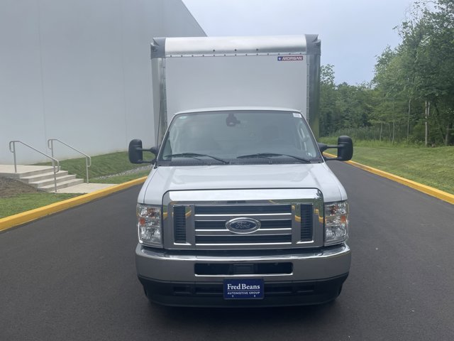 New 2025 Ford E-450 - photo 2