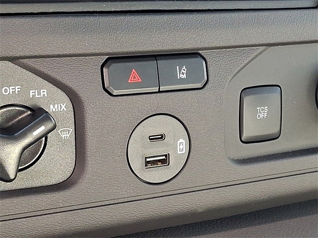 Used 2024 Ford E-450 Cutaway - photo 15