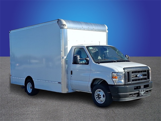 Used 2024 Ford E-450 Cutaway - photo 26