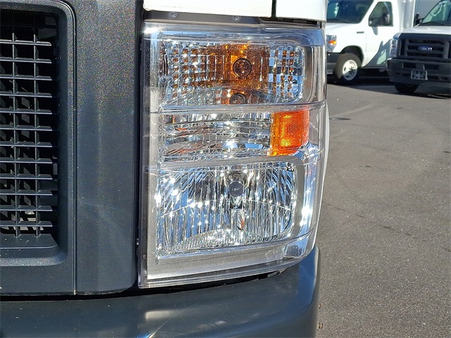Used 2024 Ford E-450 - photo 2
