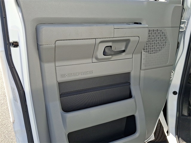 Used 2024 Ford E-450 Cutaway - photo 4