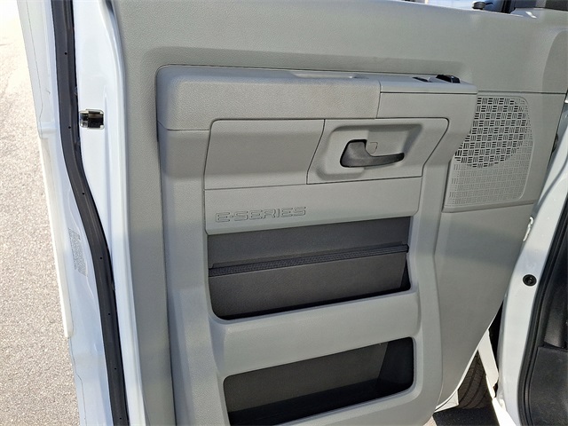 Used 2024 Ford E-450 Cutaway - photo 4