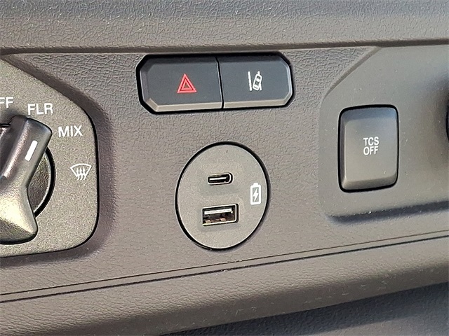 Used 2024 Ford E-450 Cutaway - photo 15