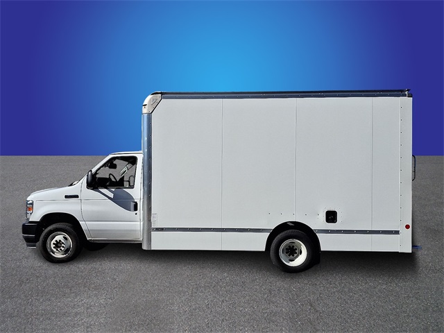 Used 2024 Ford E-450 Cutaway - photo 30