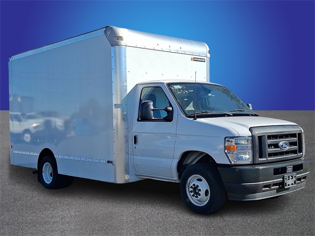 Used 2024 Ford E-450 Cutaway - photo 25