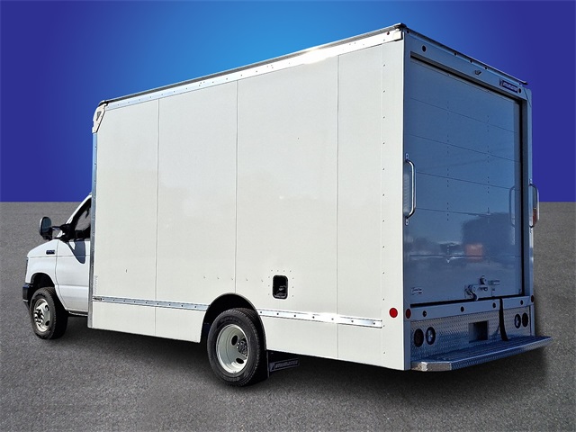 Used 2024 Ford E-450 Cutaway - photo 28