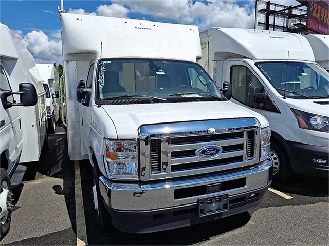 New 2024 Ford E-450 - photo 2
