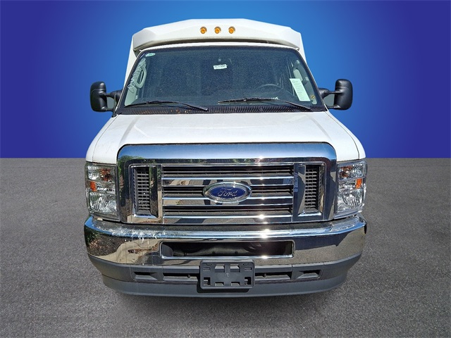 New 2024 Ford E-450 - photo 2
