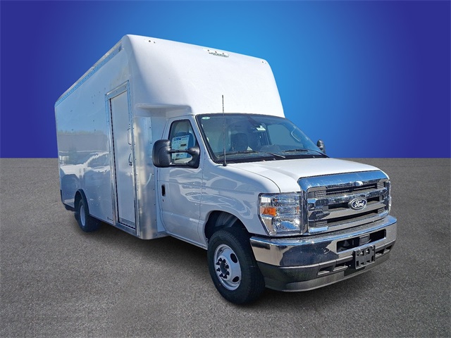 New 1996 Ford E-450 - photo 2