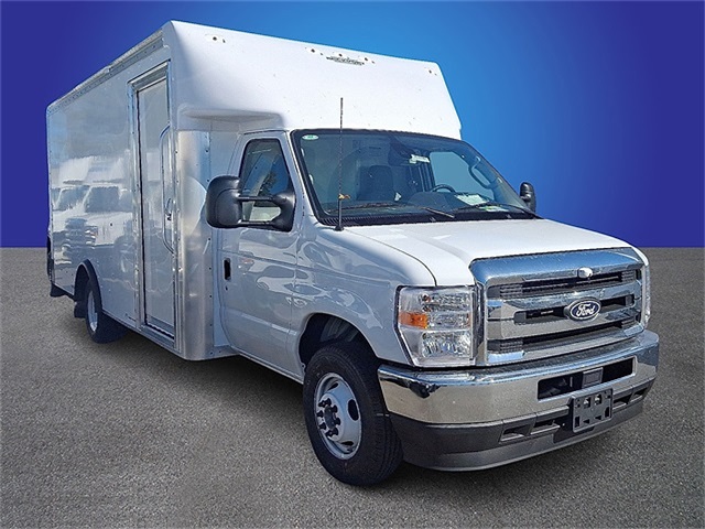 New 2026 Ford E-350 Cutaway - photo 3