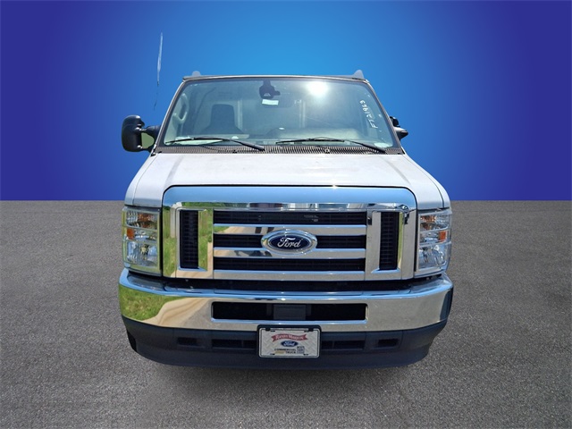 New 2022 Ford E-350 - photo 2