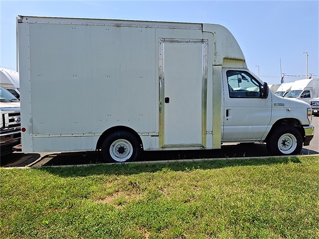 New 2022 Ford E-350 Cutaway - photo 4