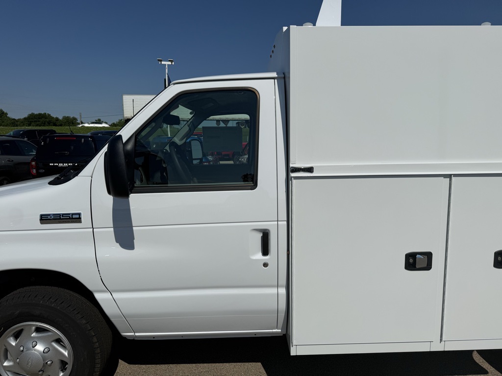 New 2026 Ford E-350 Cutaway - photo 22