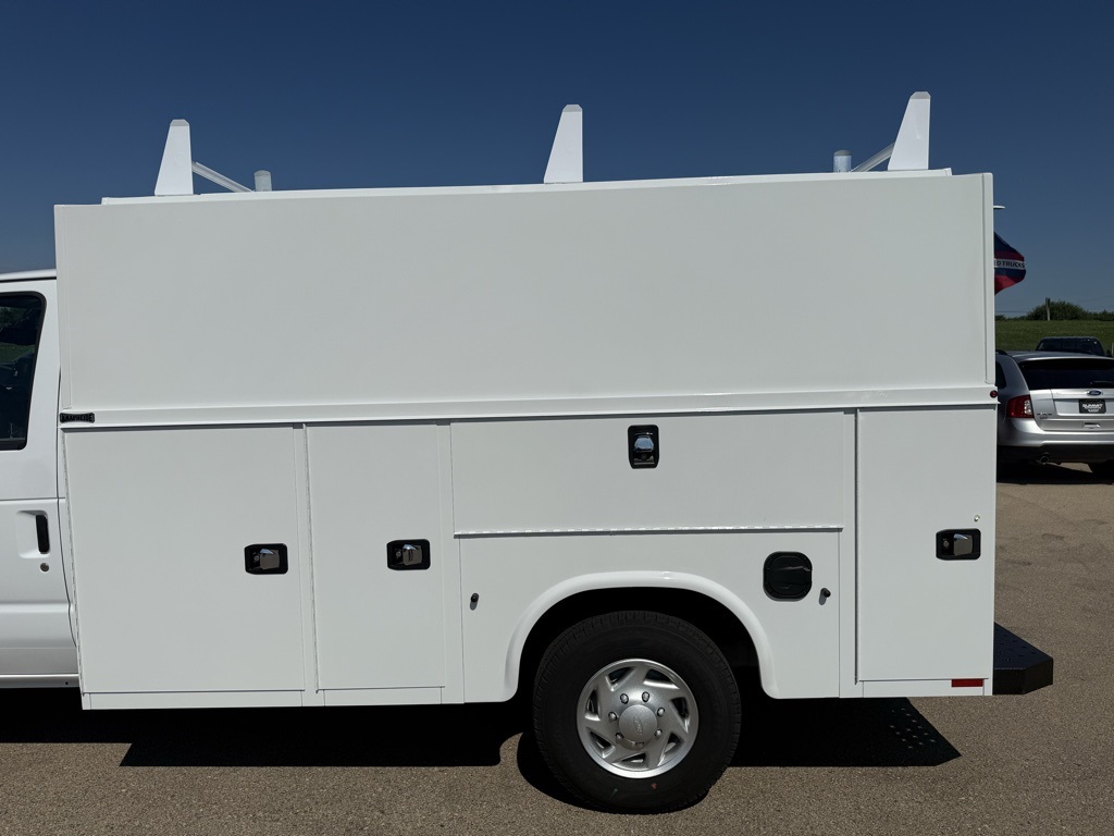 New 2026 Ford E-350 Cutaway - photo 23