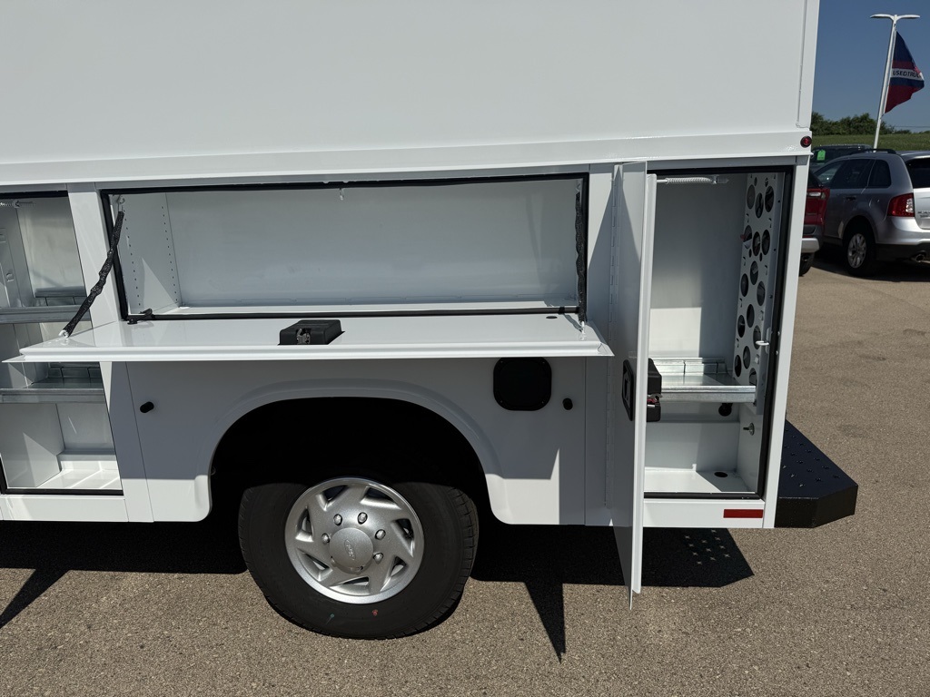 New 2026 Ford E-350 Cutaway - photo 26