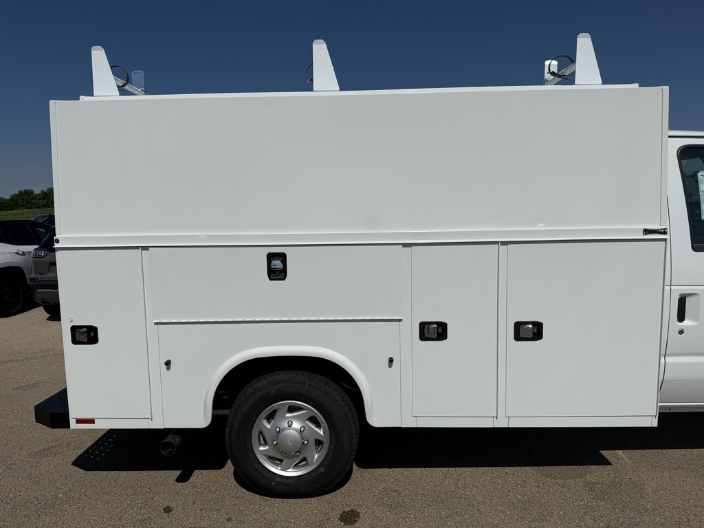 New 2026 Ford E-350 Cutaway - photo 35