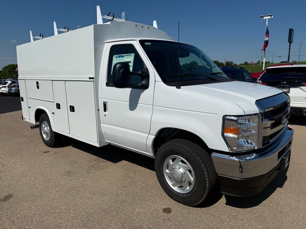 New 2026 Ford E-350 - photo 2