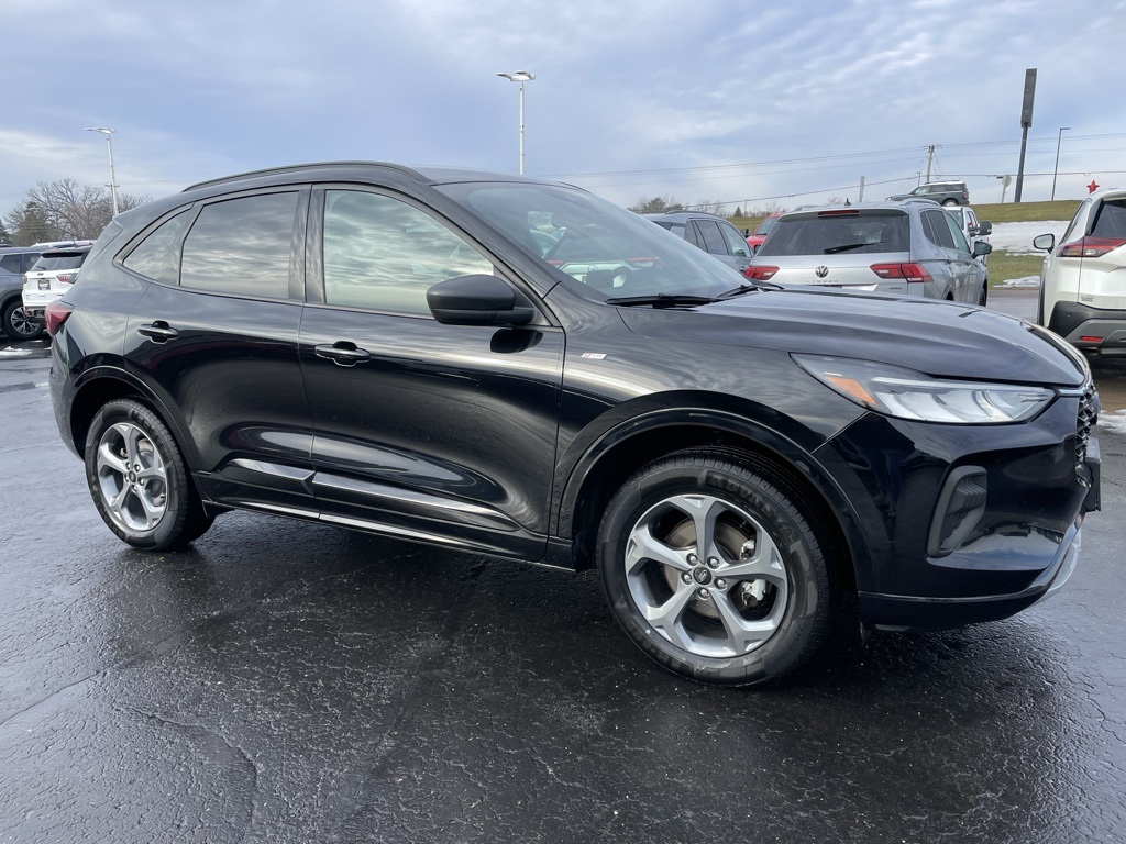 Used 2024 Ford Escape - photo 2