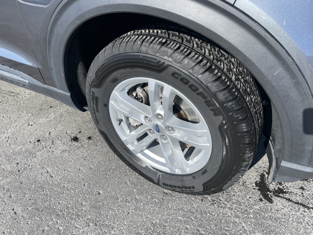 Used 2023 Ford Explorer - photo 2
