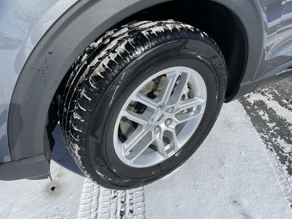 Used 2025 Ford Explorer - photo 2